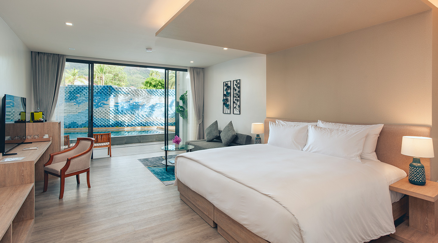 Deluxe Pool Access Room